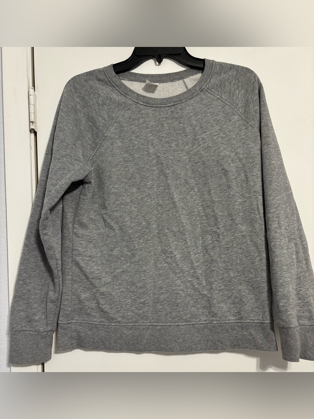 Time and Tru Gray Raglan Crewneck Sweater